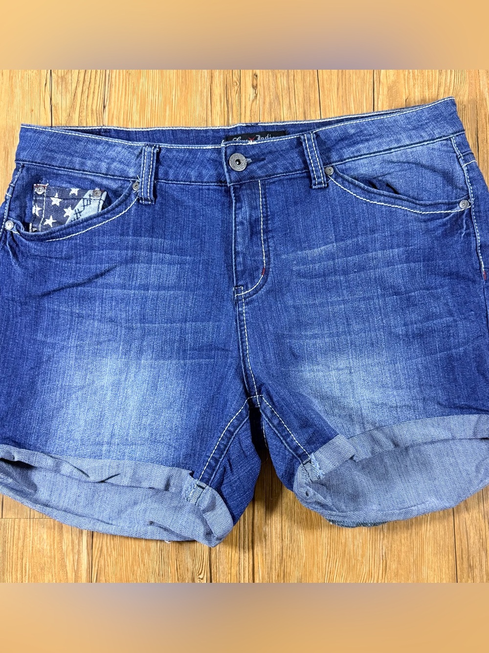 Love Indigo Women’s Size 16 Denim Shorts American Flag Patriotic Stretch Cuffed